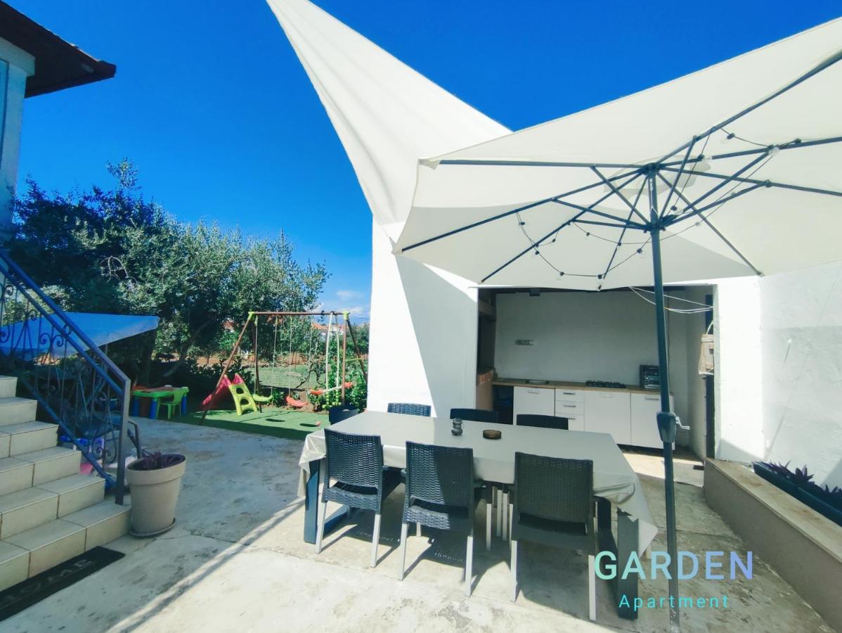 Garden Apartment Sutomiscica Bagian luar foto