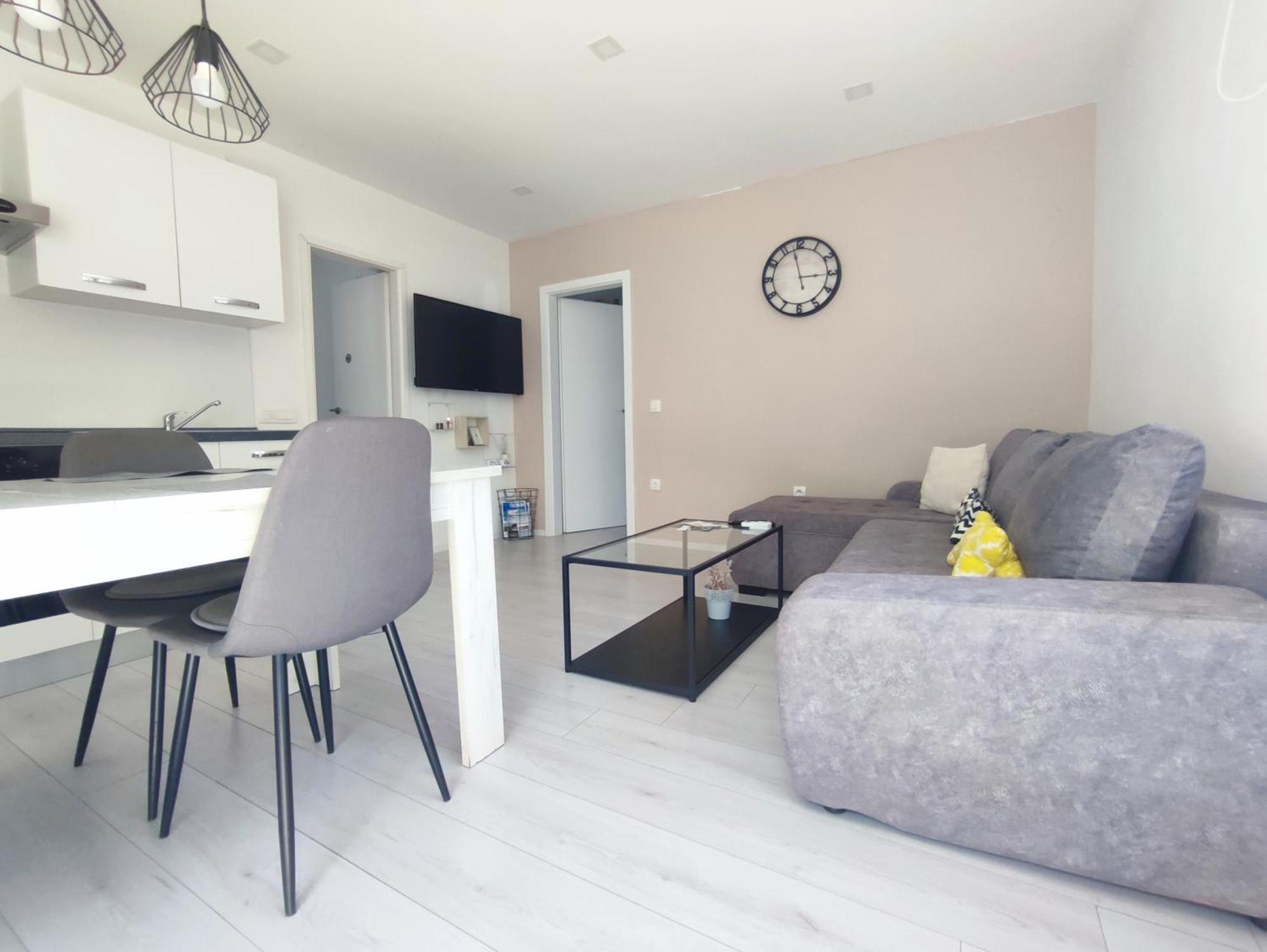 Garden Apartment Sutomiscica Bagian luar foto