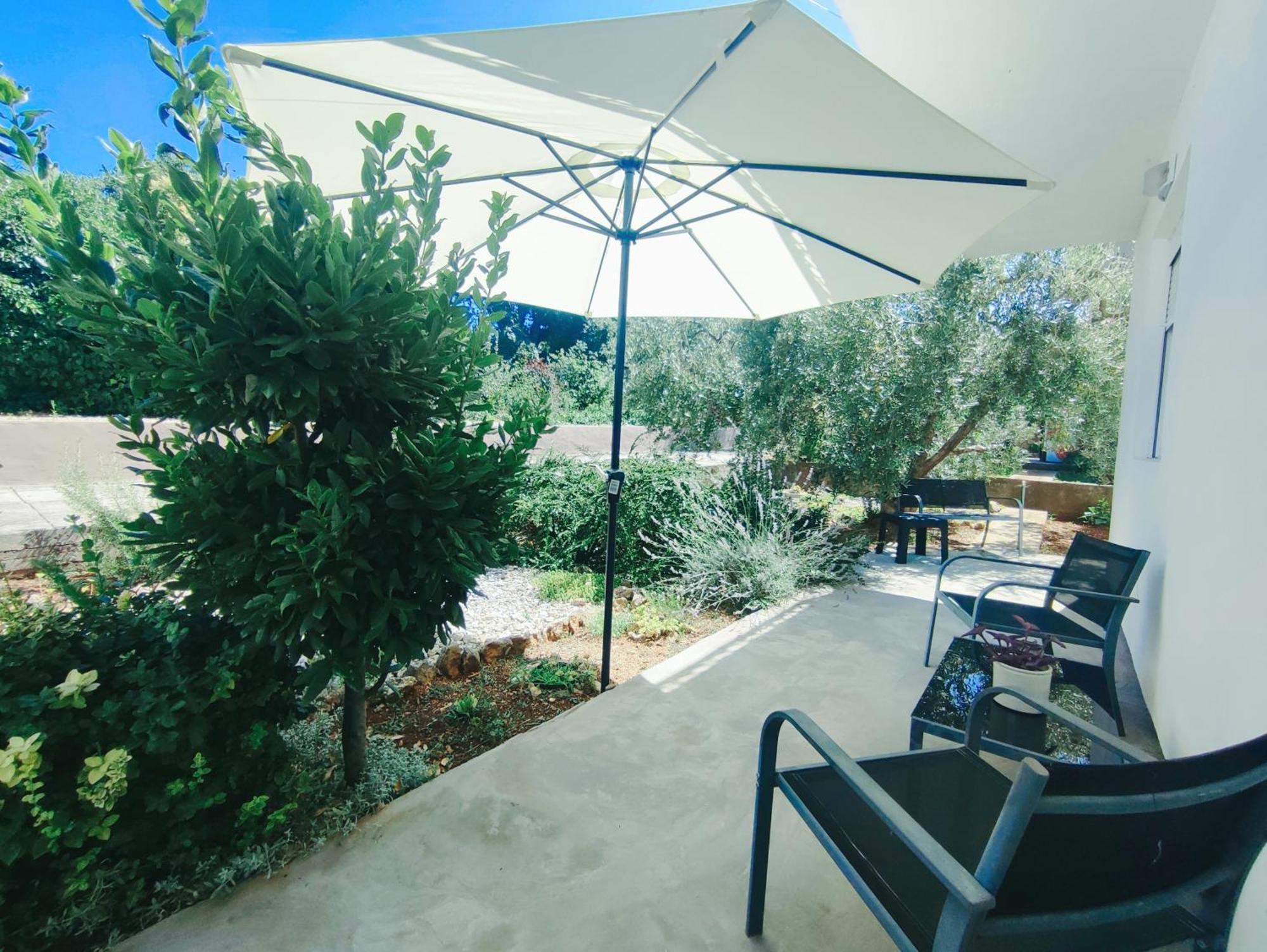 Garden Apartment Sutomiscica Bagian luar foto